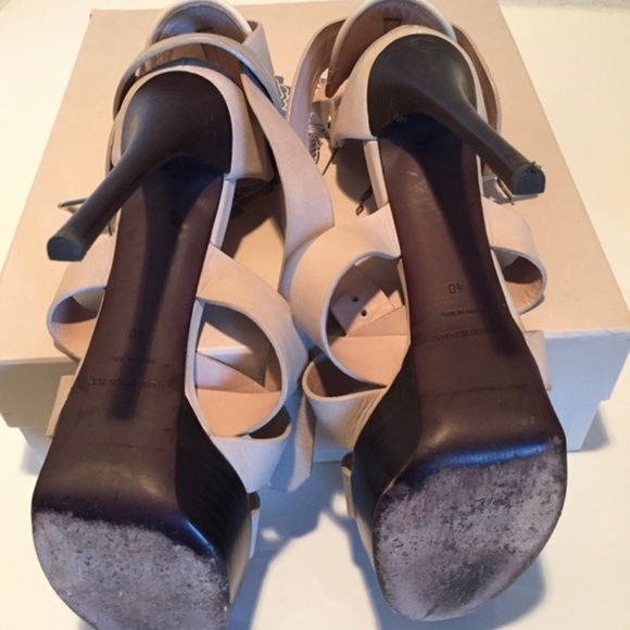 Beautiful authentic Burberry heels - Picture 4 of 4